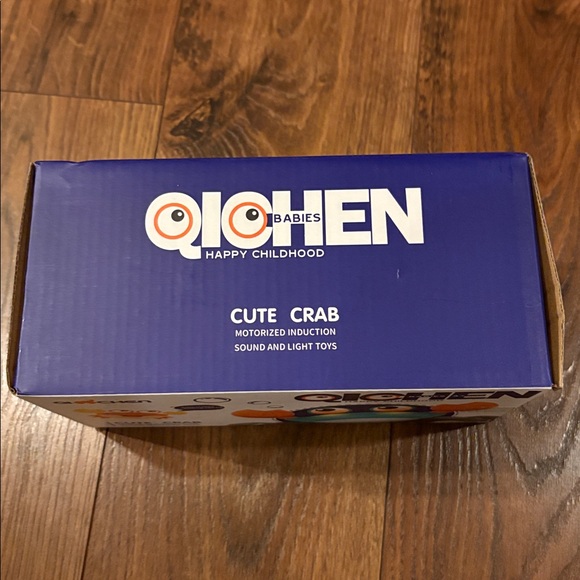 Qichen Cute Crab Toy with Sound and Light - Picture 6 of 11